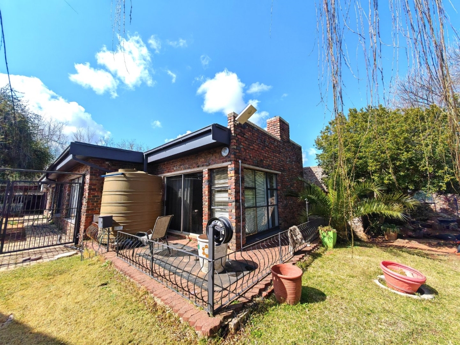 5 Bedroom Property for Sale in Fichardt Park Free State